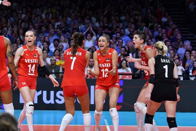 A Milli Kadın Voleybol Takımı, hazırlık maçında karşı karşıya geldiği Japon ekibi Hisamitsu Springs’i 4-0 yendi.