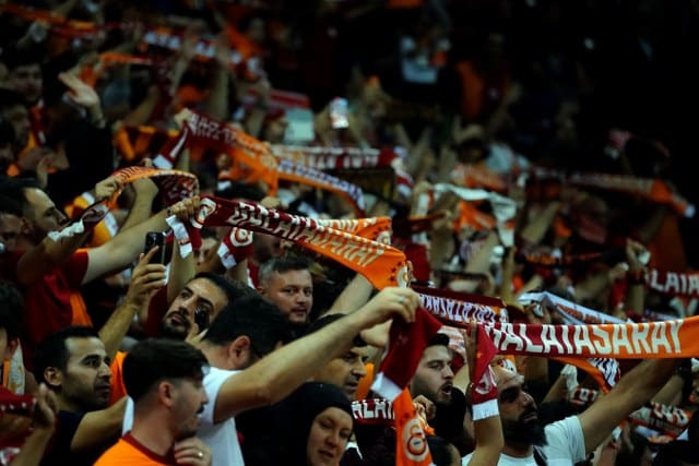 Galatasaray ile Samsunspor arasında RAMS Park’ta oynanan karşılaşmayı toplam 43 bin 413 seyirci izledi. 