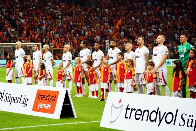 Galatasaray, Samsunspor galibiyetiyle birlikte Trendyol Süper Lig’deki yenilmezlik serisini 10 maça çıkarmış oldu.
