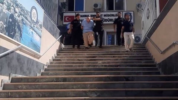 Bakırköy'de faaliyet gösteren bir klinikle ilişkilendirilen FETÖ şüphelisi doktorun, hipnoz edici ketamin ilacını kullanarak ailelerden koparılan yaklaşık 40 çocuğu "cinsel istismar" iddialarıyla suçlayarak tuzak kurduğu iddialarına dair yeni ayrıntılara ulaşıldı. Bu ilaçla etkisi altına alınan çocukların, doktor tarafından "terapi/tedavi evi" olarak adlandırılan ve gayriresmi bir klinik havası taşıyan Ümraniye ve Erenköy'deki bazı evlere götürüldüğü ortaya çıktı.