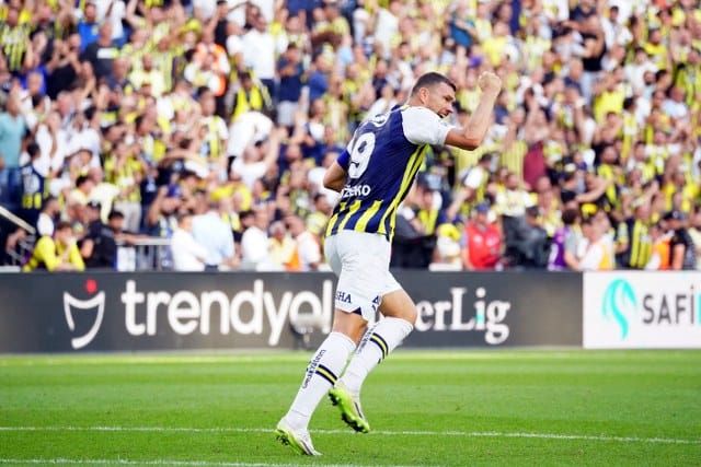 Fenerbahçe’nin Bosna Hersekli forveti Edin Dzeko, Antalyaspor maçında attığı golle ligdeki gol sayısını 4'e çıkardı. 