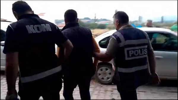 Balıkesir Emniyet Müdürlüğü KOM ekipleri tarafından 5 ilde gerçekleştirilen FETÖ operasyonunda 25 şüpheli gözaltına alındı.