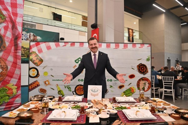 Tarım ve hayvancılığın yanı sıra tarihi, kültürel, ve turistik zenginlikleriyle dikkat çeken Balıkesir, aynı zamanda lezzetli gastronomisi ve zengin mutfak kültürüyle de ön plana çıkıyor. Bu yıl ikinci kez düzenlenecek Balıkesir Kahvaltı Festivali, 20-21 ve 22 Ekim tarihlerinde şehre renk katacak.