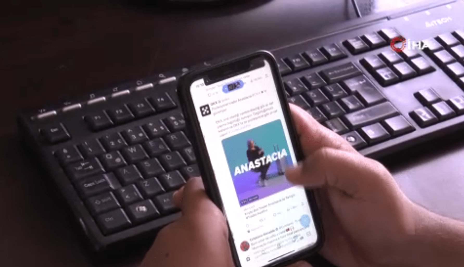 Uzman Psikolog Arzu Hamurcu, akıllı telefonlardan ayrı kalmak korkusunun bireyi nomofobiye sürükleyebileceğini ifade ederek, telefon bağımlılığının madde bağımlılığıyla benzer belirtileri sergilediğini vurguladı.