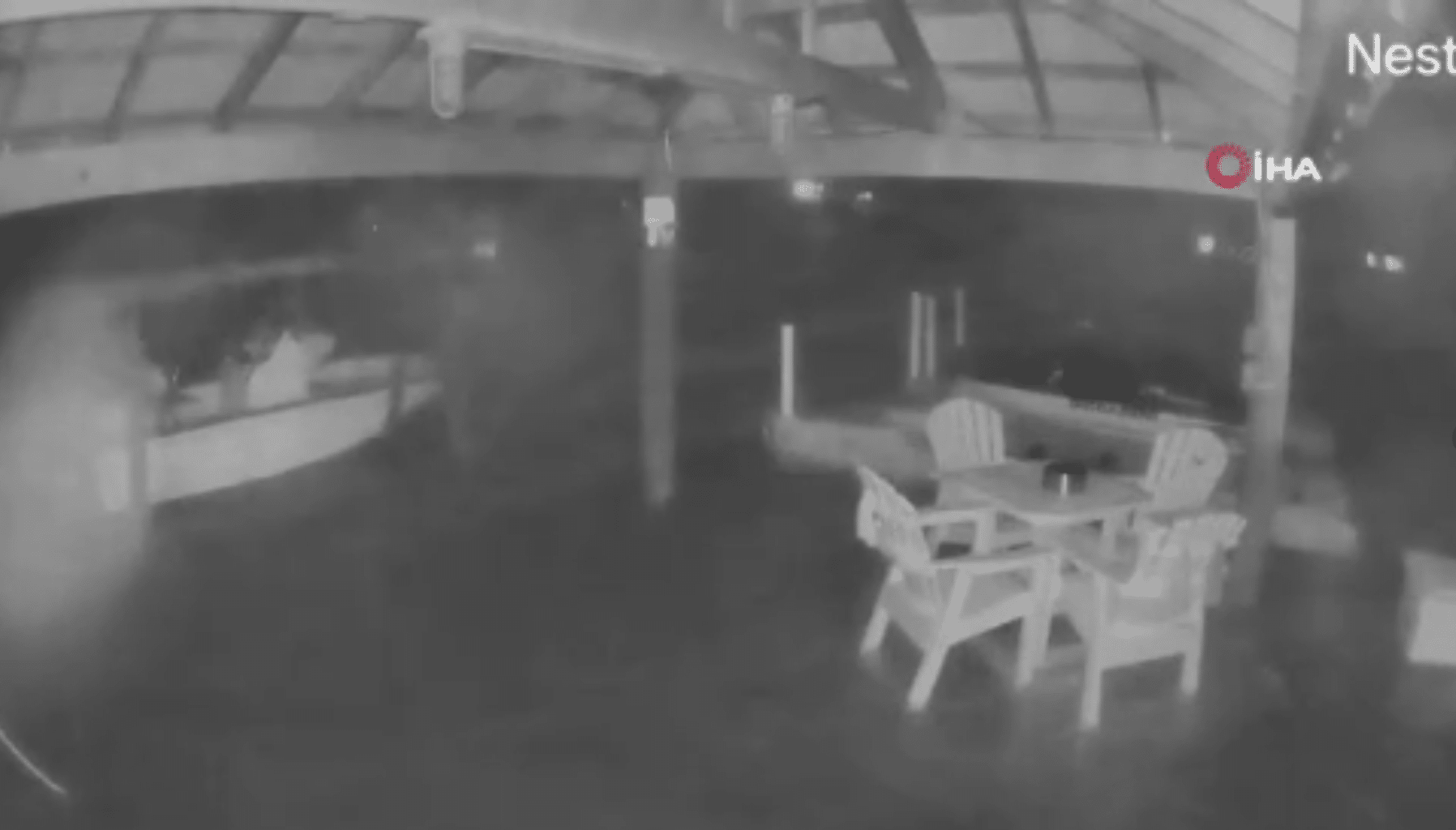 Ophelia Fırtınası'nın etkisiyle ABD'nin Kuzey Carolina, Virginia ve Maryland eyaletlerinde acil durum ilan edildi ve 70 bin ev ile iş yerinin elektriği kesildi.