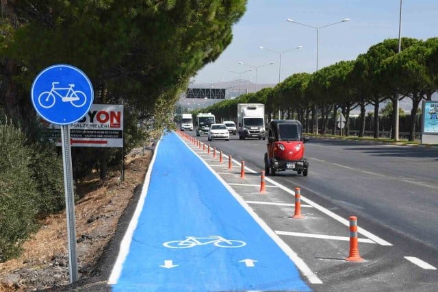 Balıkesir Büyükşehir Belediyesi, Değirmen Boğazı Tabiat Parkı ile şehir merkezindeki mevcut bisiklet yollarını birbirine bağlayan 13 kilometrelik bisiklet yolu ağı oluşturduğunun bilgisini verdi.