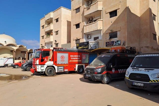 Balıkesir Büyükşehir Belediyesi’nin kahraman itfaiyecileri, sel felaketi sebebiyle 20 binden fazla kişinin kaybolduğu Libya’da arama kurtarma çalışmalarına devam ediyor.