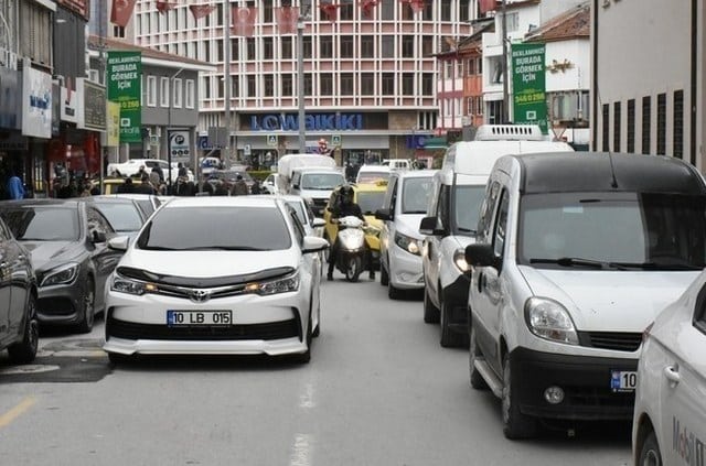 TÜİK'ten yapılan açıklamaya göre Balıkesir'de Ağustos ayında trafiğe kayıtlı araç sayısı 572 bin 446 oldu.