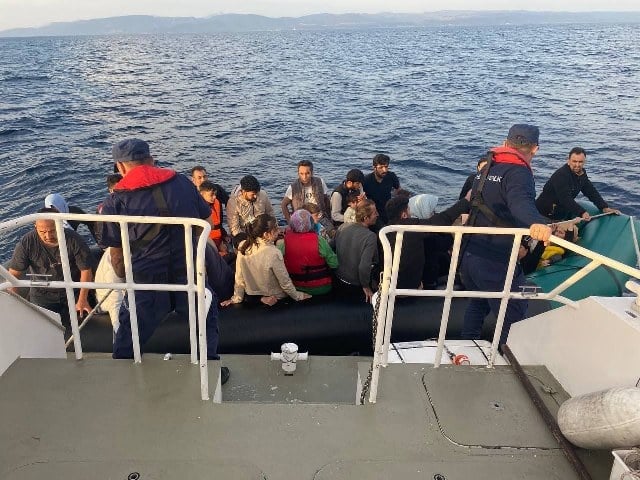Ayvalık açıklarında 52 düzensiz göçmen kurtarıldı!