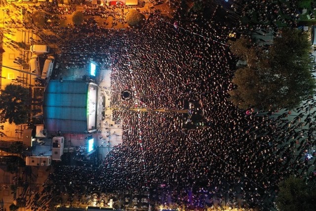 Balıkesir'in Bandırma ilçesinde bu yıl 32'incisi düzenlenen Uluslararası Bandırma Kuşcenneti Kültür ve Turizm Festivali coşkusu kortej yürüyüşü ve ardından Melike Şahin konseriyle başladı.