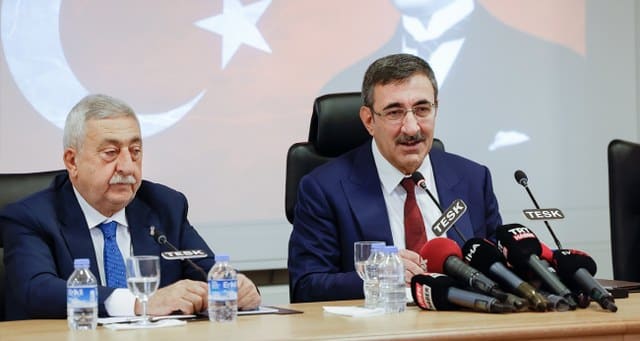Cumhurbaşkanı Yardımcısı Cevdet Yılmaz, “Enflasyon düşüşü 2024 yılının ortalarından itibaren başlamış olacak ve 2026’da inşallah tek haneli rakamlara götürecek” şeklinde konuştu.