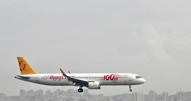 Pegasus Hava Yolları’nın Cumhuriyet’in 100. yılında filosuna kattığı ‘Cumhuriyet’ isimli 100. uçağı İstanbul Sabiha Gökçen Havalimanı’na iniş yaptı.