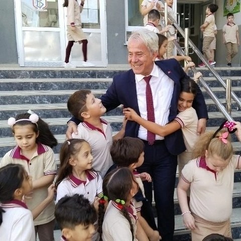 Susurluk Belediyesi Zabıta Müdürlüğü ekipleri, yeni eğitim-öğretim döneminin başlamasıyla birlikte ilçedeki okulların kantinlerine yönelik denetim yaptı.
