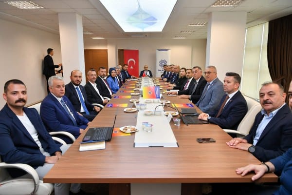 Balıkesir Valisi İsmail Ustaoğlu bir dizi ziyaret, inceleme ve toplantı gerçekleştirmek üzere Gönen'e geldi.