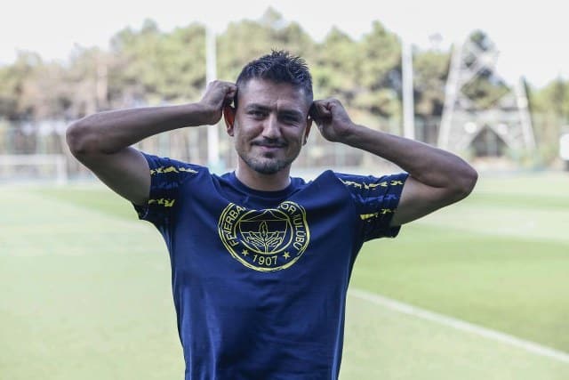 Fenerbahçe'nin Trendyol Süper Lig'in 5. haftasında Bitexen Antalyaspor ile yaptığı maçta sakatlanan Cengiz Ünder hakkında açıklama yaptı. 