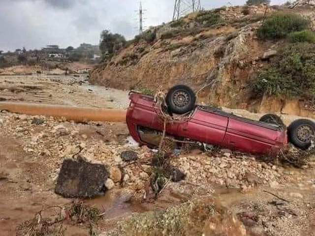 Libya’nın doğusundaki “hükümetin başbakanı” Ossama Hamad yaptığı açıklamada, ülkede etkili olan Daniel Fırtınası’nın neden olduğu sellerde 2 bin kişi hayatını kaybederken 5 bin ile 6 bin arasında kayıp olduğu bildirdi.