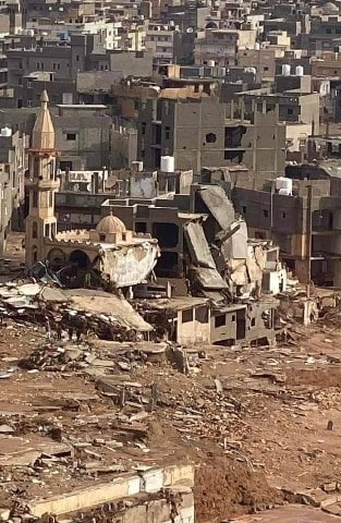 Libya’nın doğusundaki “hükümetin başbakanı” Ossama Hamad yaptığı açıklamada, ülkede etkili olan Daniel Fırtınası’nın neden olduğu sellerde 2 bin kişi hayatını kaybederken 5 bin ile 6 bin arasında kayıp olduğu bildirdi.