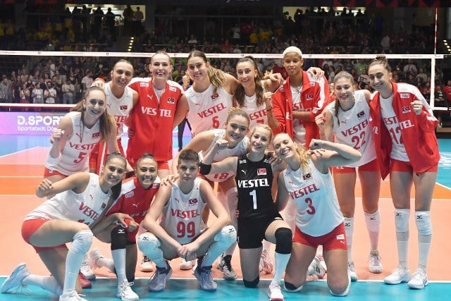 A Milli Kadın Voleybol Takımı, 2024 Paris Olimpiyat Oyunları Elemeleri için parkeye çıkıyor.