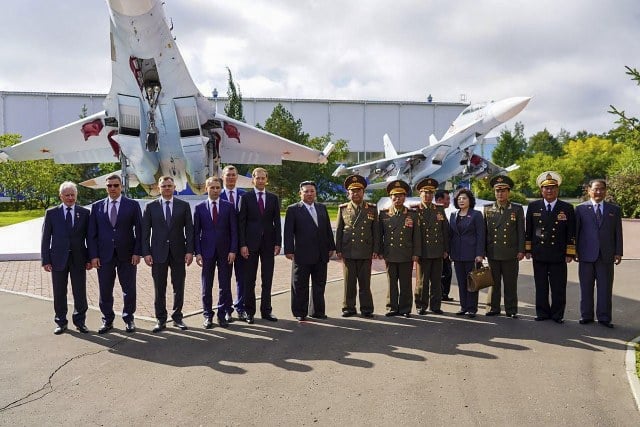 Kuzey Kore lideri Kim Jong-un, Rusya ziyareti sürüyor. Kim Jong, Komsomolsk-na-Amure kentindeki savaş ve sivil uçaklarının üretildiği fabrikalarını inceledi.