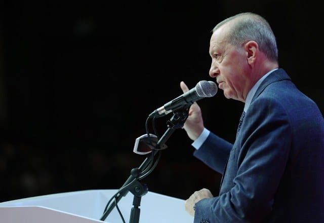 10. Dünya Türk İş Konseyi Kurultayı’nda konuşan Cumhurbaşkanı Recep Tayyip Erdoğan, "Biz Türkiye olarak tüm hesaplarımızı dünyanın önündeki bu müstakbel çağın lider ülkeleri arasında yer alma üzerine kuruyoruz" dedi.