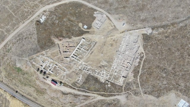 Kayalıpınar antik kentinde bu yılki kazı çalışmalarında bulunan arkeologlar, Hititlerin tanrıçası Şausga’nın meşhur tapınağının burada olduğunu düşünüyorlar.