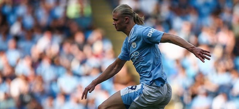 Manchester City’nin 23 yaşındaki Norveçli santrforu Erling Haaland, bu sezon Premier Lig’in ilk 4 haftasında 6 gol, 1 asist katkısı sağlayarak, geride kalan sezonda sergilediği başarılı performansa kaldığı yerden deva
