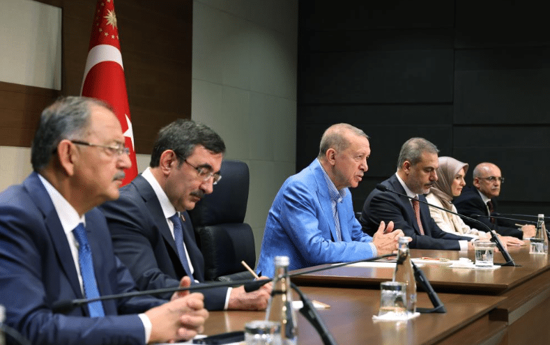 Cumhurbaşkanı Recep Tayyip Erdoğan, Birleşmiş Milletler (BM) Genel Kurulu için New York'a hareket etmeden önce Atatürk Havalimanı'nda basın top