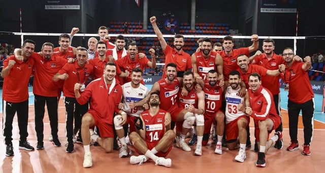 A Milli Erkek Voleybol Takımı, 2023 CEV Erkekler Avrupa Voleybol Şampiyonası D Grubu’ndaki beşinci maçında İsrail’i 3-0 yenerek adını son 16 tura yazdırdı.