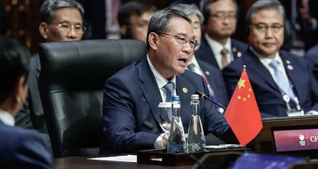 Çin Başbakanı Li Qiang, ASEAN Zirvesi’nin ikinci gününde yaptığı konuşmada, yeni bir Soğuk Savaş döneminin önlenmesi gerektiğini söyledi.
