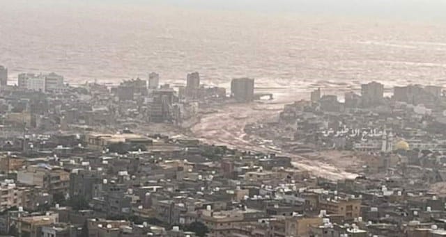 Libya’da şiddetli yağışların ve fırtınanın ardından meydana gelen selde hayatını kaybedenlerin sayısı 3 bin, kaybolanların sayısı ise 10 oldu.