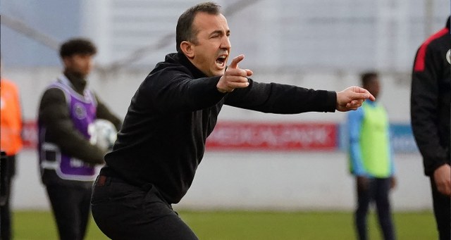 Başakşehir'de, Emre Belözoğlu’ndan boşalan teknik direktörlük koltuğu için daha önce kulüpte yardımcı antrenör olarak görev yapan Recep Uçar’ın isminin geçtiği iddia edildi.
