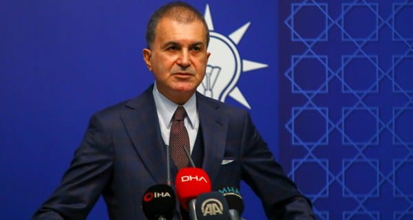 AK Parti Genel Başkan Yardımcısı ve Parti Sözcüsü Ömer Çelik, açıklamalarda bulundu.Çelik, “Darbecilerin sivil siyaseti aşağılamak için kullandığı argümanların aynısı CHP Genel Başkanı tarafından bir kere daha 14 ve 28 Mayıs seçimleri sonrasında aldığı yenilgiyi meşrulaştırmak, aldığı yenilgiye mazeret üretmek için kullanılmaya çalışılıyor” dedi.