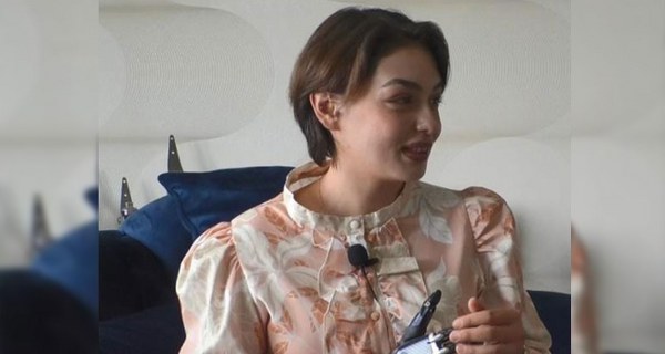 Yaşadığı bir kazada sağ elini kaybeden ve katıldığı yarışmada 1 milyon TL kazanması ile gündeme gelen Rabia Birsen Göğercin, hayallerini anlattı. Göğercin, hayalinin kriminal laboratuvarında biyolog olarak çalışmak olduğunu söyledi.