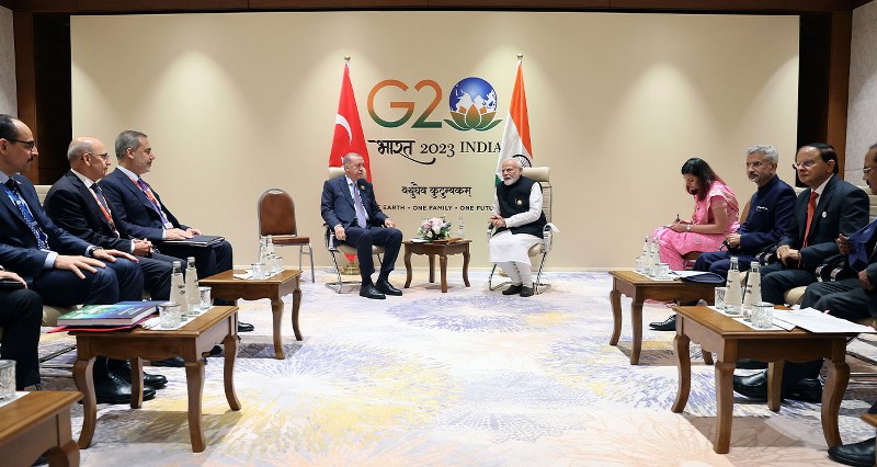 Cumhurbaşkanı Recep Tayyip Erdoğan, G20 Zirvesi kapsamında Hindistan Başbakanı Narendra Modi ile bir  araya geldi. 