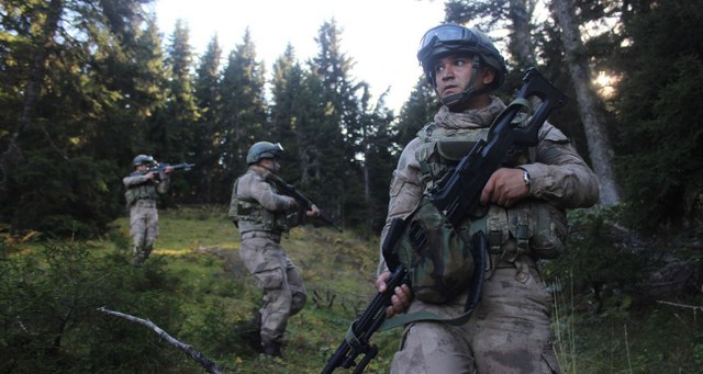 Milli Savunma Bakanlığı (MSB), Barış Pınarı harekat bölgesinde saldırı hazırlığında olduğu anlaşılan 7 PKK’lı teröristin etkisiz hale getirildiğini duyurdu.