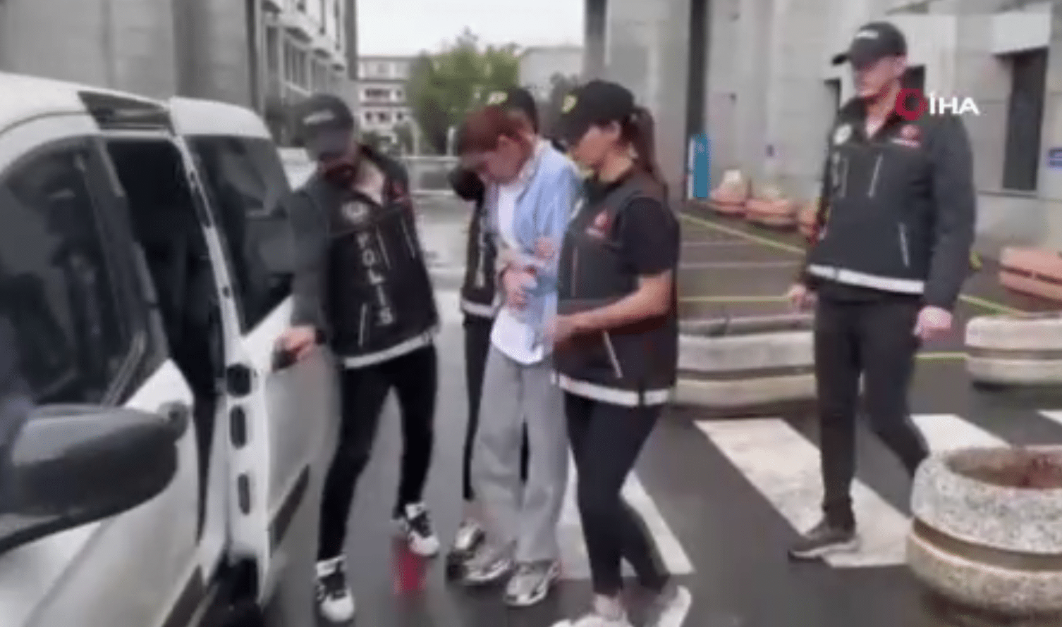 Canlı yayında kokain kullandığını itiraf ederek küfür ve hakaretlerde bulunan Sıla Doğu, çektiği video nedeniyle gözaltına alındı. Doğu, adli kontrol şartıyla serbest bırakıldı.