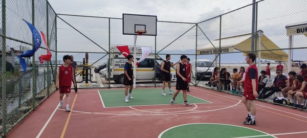 Burhaniye'de, Cumhuriyetin 100. Yılı etkinlikleri kapsamında düzenlenecek Spor Şöleni için start verildi. Spor İlçe Müdürü Aslan Alparslan, etkinliğin programını kamuoyuyla paylaştı.