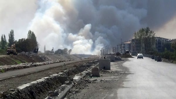 Edremit ilçesinde meydana gelen sazlık alandaki yangın, hava ve karadan etkili bir şekilde müdahale edilerek kontrol altına alındı.