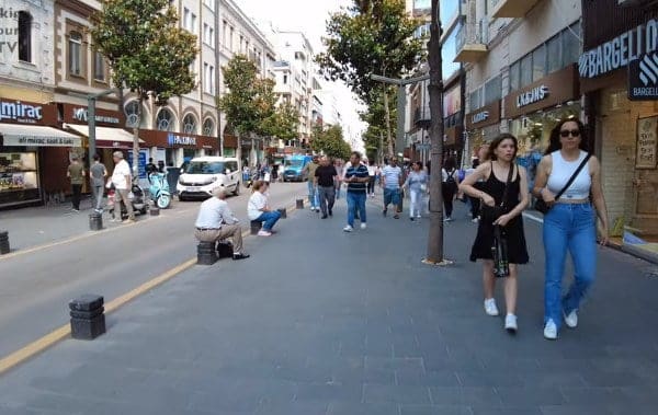 Balıkesir, Türkiye'nin Marmara Bölgesi'nde yer alan bir ildir. İl, tarım, turizm, sanayi ve ticaret gibi çeşitli sektörlerde önemli bir yere sahiptir.