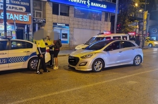 Bandırma İlçe Emniyet Müdürlüğüne bağlı ekipler tarafından ilçe genelinde motosiklet sürücüleri ile modifiyeli ve yüksek se ile müzik dinleyen şahıslara yönelik olarak denetimler arttırıldı.