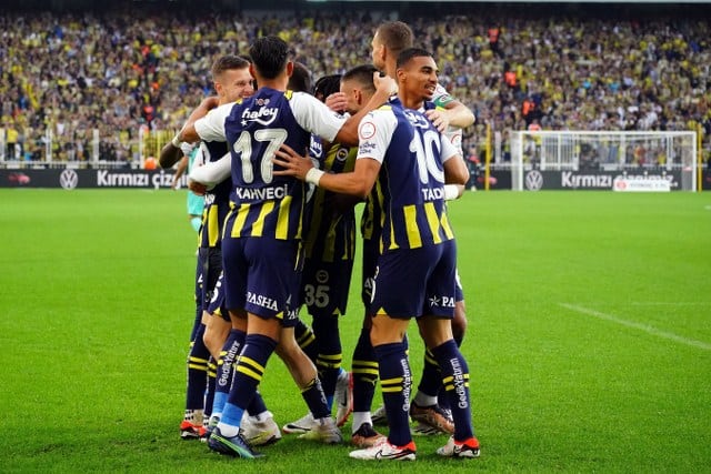 Fenerbahçe, kalesine duvar ördü