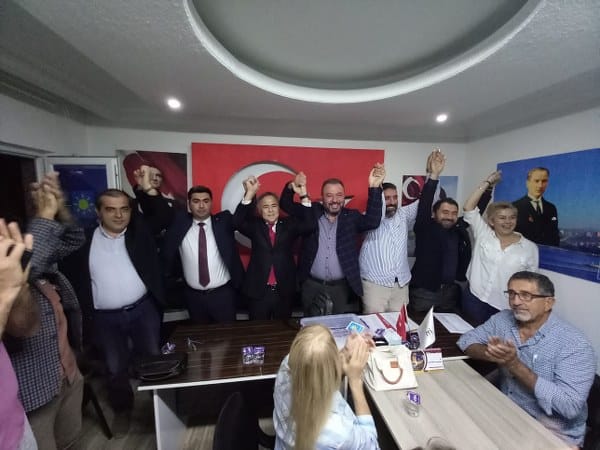İYİ Parti Bandırma İlçe Teşkilatı, belediye başkan aday adaylığı için istifa eden Başkan Necmi Sert’in yerine seçime gitti. Üç adayın yarıştığı seçimi 20 oyla Av. Engin Can kazandı.