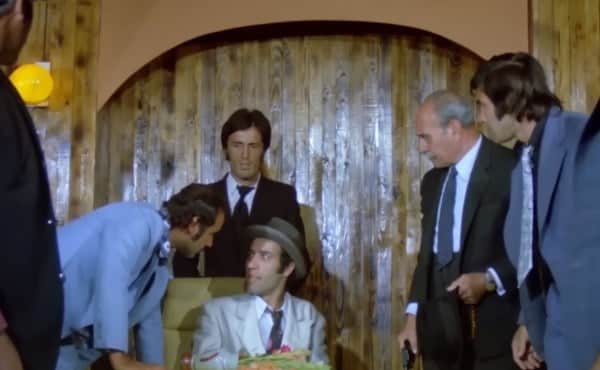 Kemal Sunal, Türk oyuncu, yapımcı, senarist ve komedyendir. Türk sinemasının en başarılı ve unutulmaz oyuncularından biri olarak kabul edilmektedir.