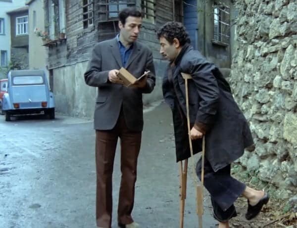 Kemal Sunal, Türk oyuncu, yapımcı, senarist ve komedyendir. Türk sinemasının en başarılı ve unutulmaz oyuncularından biri olarak kabul edilmektedir.