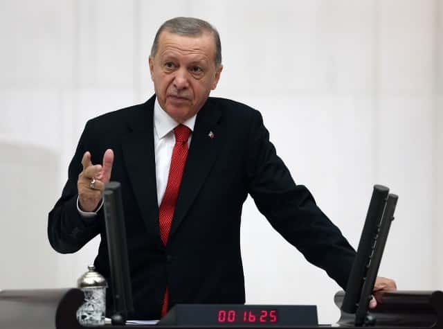 TBMM'nin açılışında konuşan Cumhurbaşkanı Recep Tayyip Erdoğan, “Herkesi yapıcı bir anlayışla yeni anayasa çağrımıza katılmaya dave