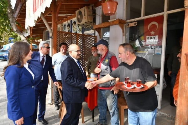 Vali İsmail Ustaoğlu Balıkesir'in Marmara Denizi'ndeki kalbinde çeşitli ziyaretlerde bulunmak üzere Marmara İlçesinde gün boyu süren bir program gerçekleştirdi.