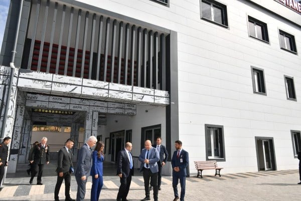 Vali İsmail Ustaoğlu Balıkesir'in Marmara Denizi'ndeki kalbinde çeşitli ziyaretlerde bulunmak üzere Marmara İlçesinde gün boyu süren bir program gerçekleştirdi.