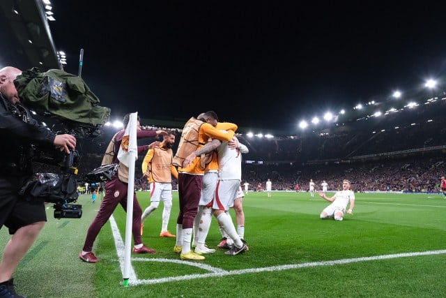 UEFA Şampiyonlar Ligi A Grubu ikinci maçında Galatasaray, deplasmanda Manchester United ila karşılaştı. Galatasaray, zorlu m