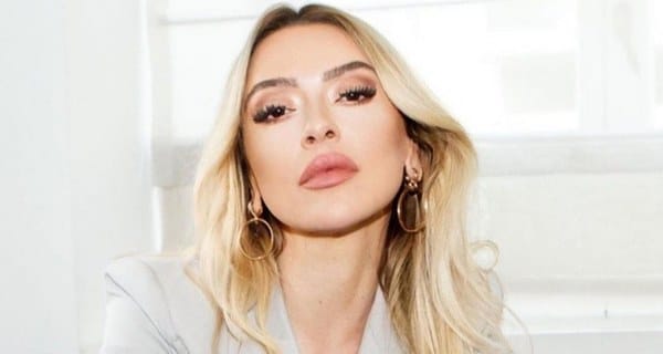 Şarkıcı Hadise'nin, bir televizyon programında Reza Zarrab'la ilişki iddialarına yönelik hakaretlerle suçladığı 3 sunucu ve televizyon programına açtığı davada mahkeme kararını verdi. Mahkeme, 3 sunucu ile televizyon programının yetkilisinin toplamda 20 bin TL manevi tazminat ödemesine hükmetti.