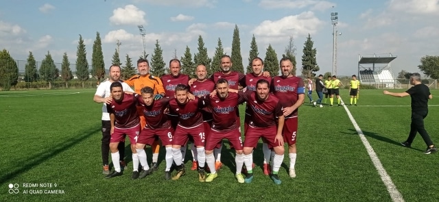 Saruhanlı 7 Eylül: 2 - Bandırma Gençlar Birliği Masterler: 4 Saruhanlı deplasmanına nağmağlup lider olarak giden Bandırma Gençler Birliği Masterler 2-1 geriye düştükleri müsabakadan 2-4 galip ayrılarak liderliğini korudu.
